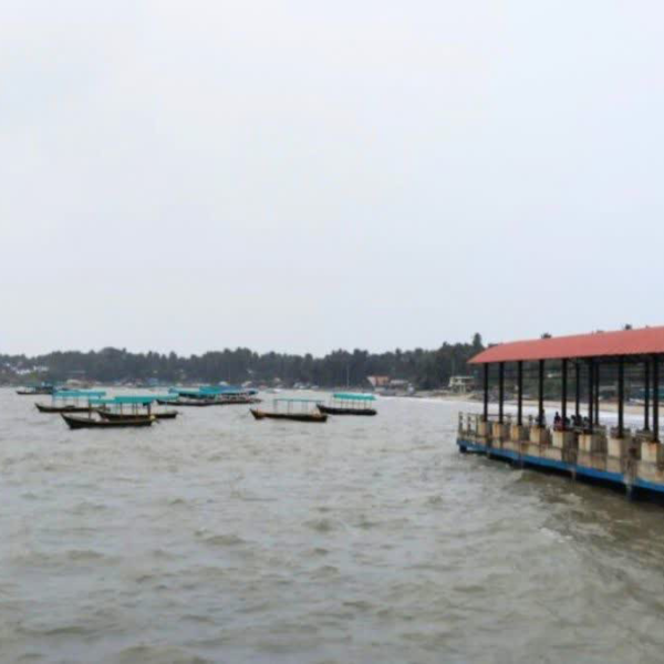 मोंथा चक्रीवादळामुळे कोकणातील समुद्र खवळला ; मच्छिमारांना समुद्रात न जाण्याचे आवाहन