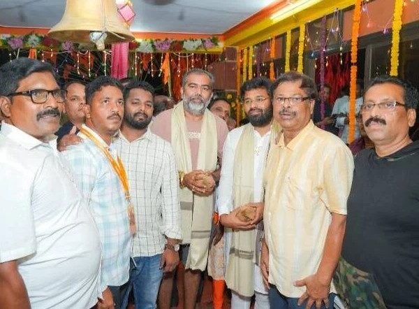 विशाल परब यांनी घेतले श्री देव मानसीश्वर देवाचे दर्शन