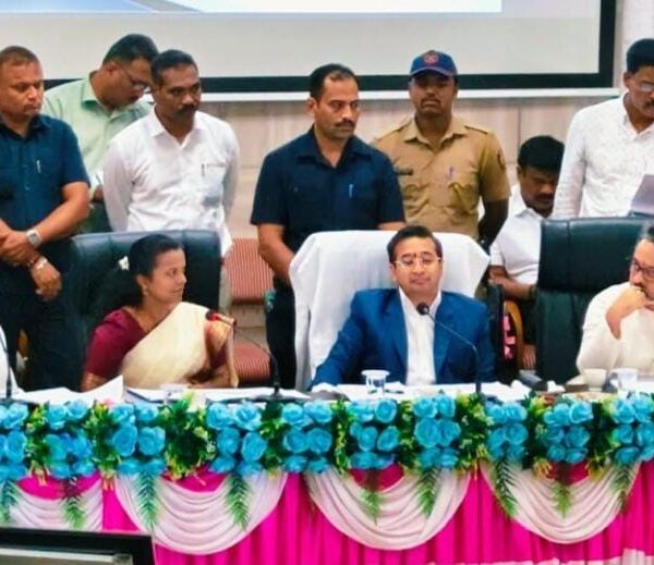 जिल्हा नियोजनची सभा गाजली ; ते “रेफर” प्रकरण आलं समोर ; पालकमंत्री नितेश राणेंनी जिल्हा शल्य चिकित्सकांना दिले स्पष्ट निर्देश