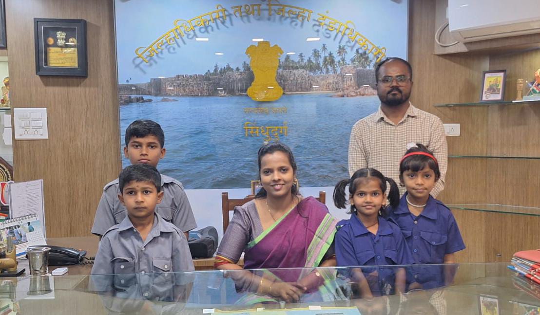 स्टुडंट कट्ट्यावर जिल्हाधिकाऱ्यांचा चौकुळ नं. ४ शाळेच्या विद्यार्थ्यांसोबत मनमोकळा संवाद