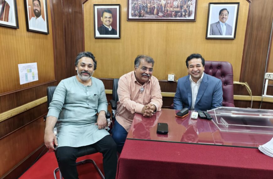 त्रिमूर्ती एकत्र! । रवींद्र चव्हाण – नितेश राणे – निलेश राणे यांचा विधानभवनातील फोटो