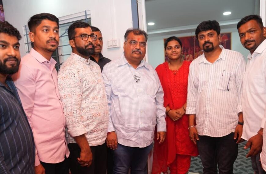 रविंद्र चव्हाणांनी इन्सुली जि. प. सदस्य नितीन राऊळ यांच्या कार्यालयाला दिली भेट