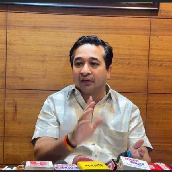 पालकमंत्री नितेश राणे यांनी घेतला आंबा पिक संरक्षणासाठी पुढाकार