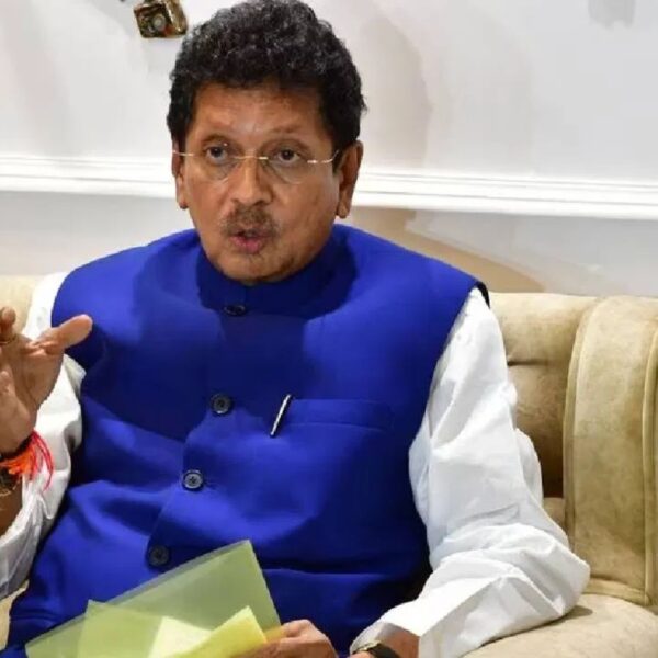 “केसरकरांच्या उपस्थितीत विकासाचा आढावा; सौर पाणीपुरवठा योजनेला गती”