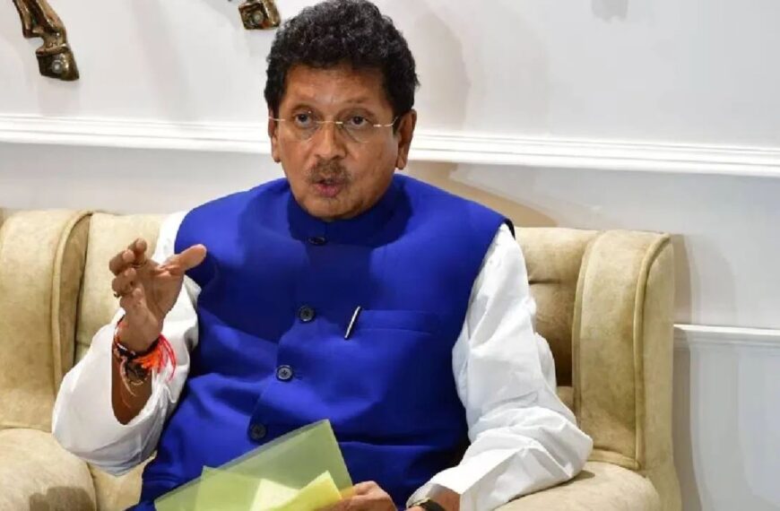 “केसरकरांच्या उपस्थितीत विकासाचा आढावा; सौर पाणीपुरवठा योजनेला गती”