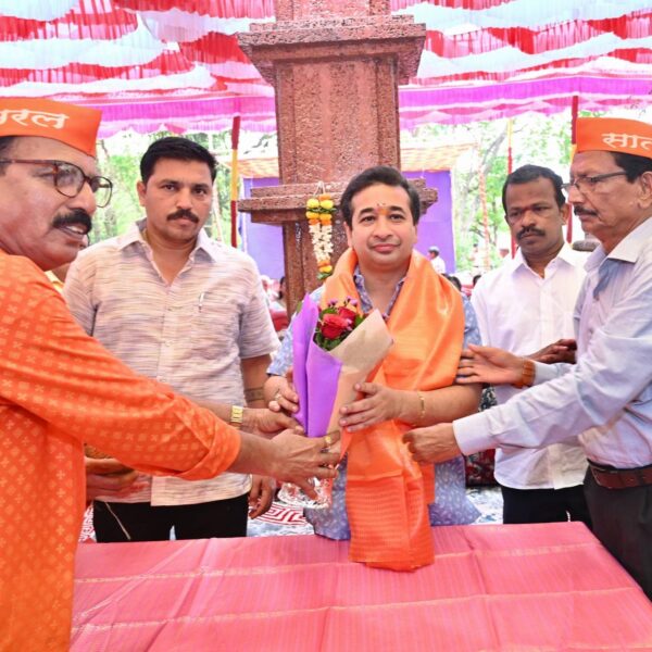 पालकमंत्री नितेश राणेंच्या उपस्थितीत सातरलमध्ये मंदिराचा जीर्णोद्धार सोहळा रंगला