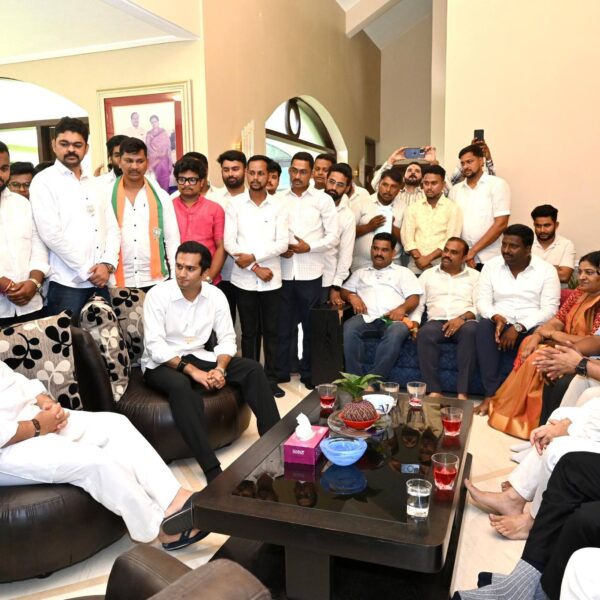 कणकवलीत मंत्री नितेश राणे–कृष्णराज महाडिकांची भेट; युवा मोर्चाच्या बळकटीसाठी मोठी चर्चा