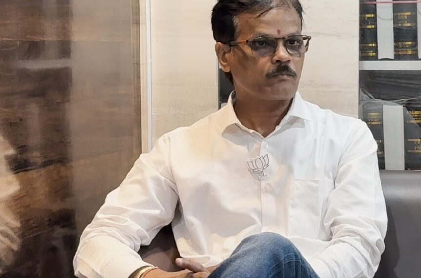 उपनगराध्यक्ष अॅड. अनिल निरवडेकर यांनी दिले सावंतवाडीच्या नाट्यसंस्कृतीला नवे रूप; बॅरिस्टर नाथ पै सभागृहासाठी ९९ लाखांचा निधी