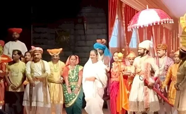 कुडाळमध्ये ‘शिवराज भूषण’ महानाट्याचा जल्लोष, प्रेक्षकांची तुफान गर्दी