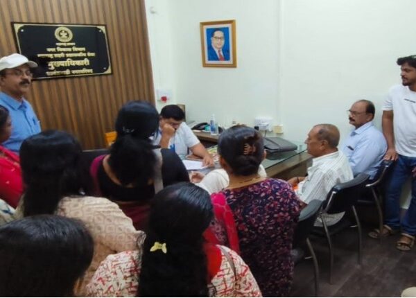 नगरपरिषदेत नागरिकांचा एल्गार; प्रश्न सोडवा अन्यथा आंदोलन