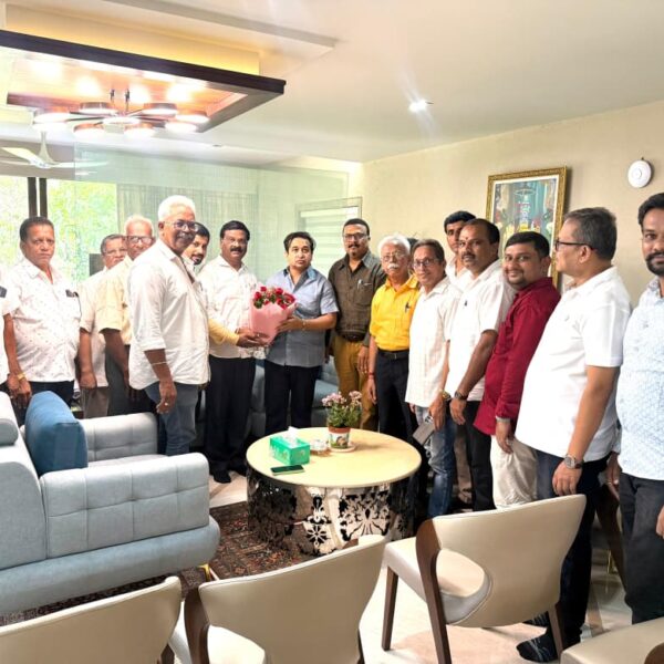 जिल्ह्यातील वाहनांना टोलमुक्ती जाहीर केल्याबद्दल व्यापारी बांधवांनी पालकमंत्री नितेश राणेंचे मानले आभार