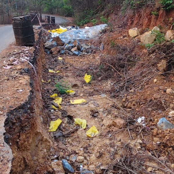 निरवडे-तळवडे मार्गाचे काम जैसे थे; पावसात नागरिकांचे हाल