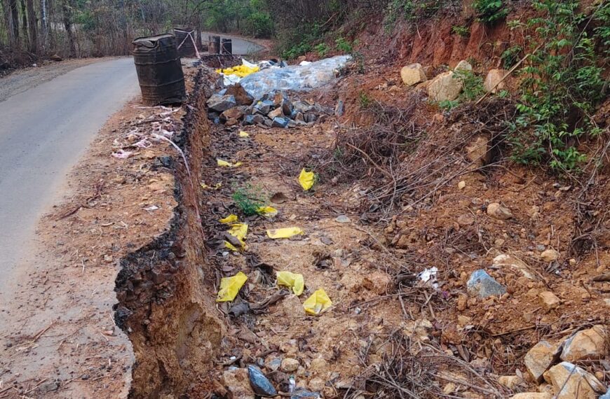 निरवडे-तळवडे मार्गाचे काम जैसे थे; पावसात नागरिकांचे हाल