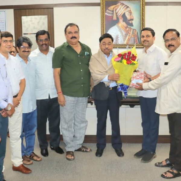 खा.नारायण राणे यांची सिंधुदुर्ग जिल्हा बँक प्रधान कार्यालयास सदिच्छा भेट