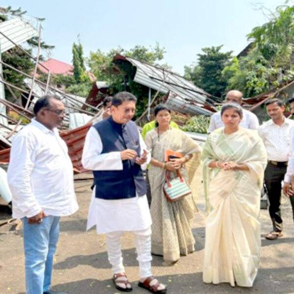 सावंतवाडीत २१ ठिकाणी नुकसान, दीपक केसरकरांची तातडीची पाहणी