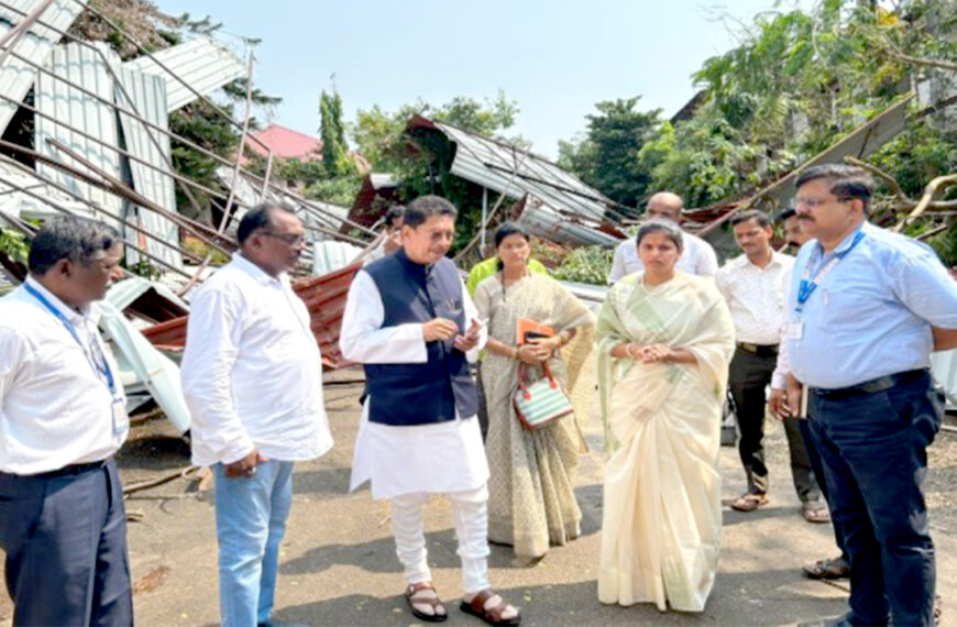 सावंतवाडीत २१ ठिकाणी नुकसान, दीपक केसरकरांची तातडीची पाहणी