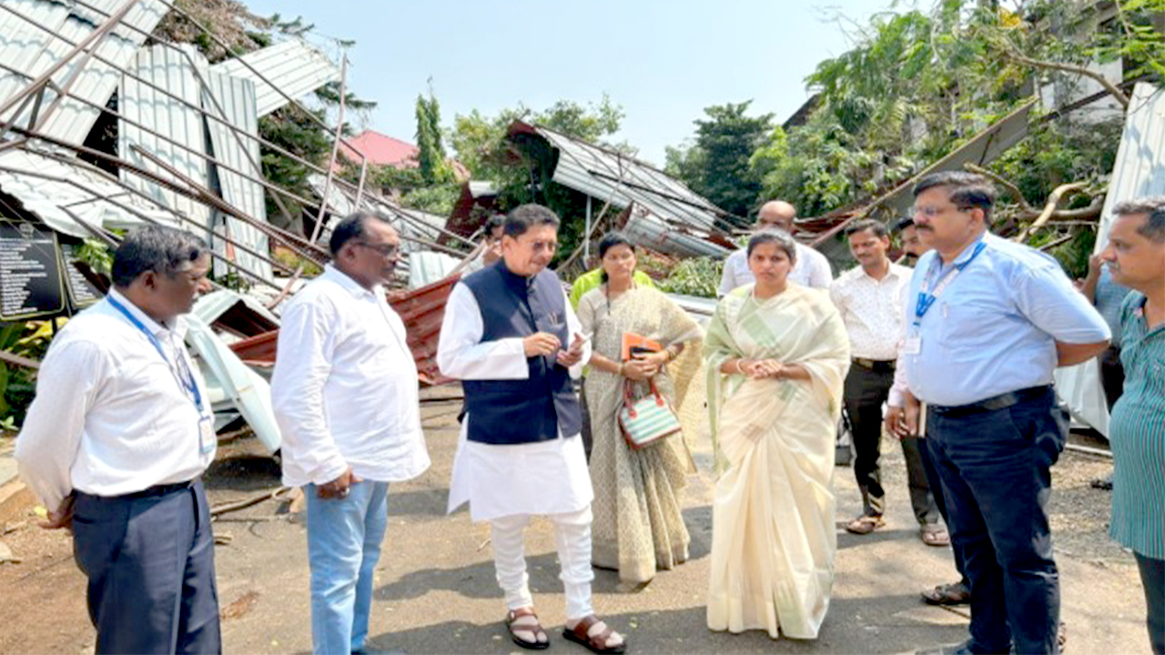 सावंतवाडीत २१ ठिकाणी नुकसान, दीपक केसरकरांची तातडीची पाहणी