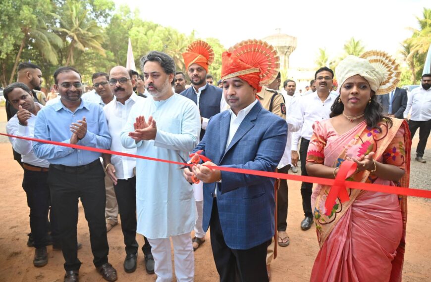 पालकमंत्री नितेश राणेंच्या हस्ते जनजागृती करणाऱ्या मोबाईल व्हॅनचे उद्घाटन