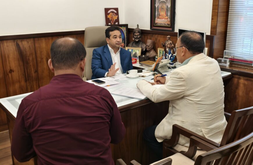 कोकण रेल्वे प्रकल्पबाधितांना न्याय मिळणार? रोजगारासाठी पालकमंत्री नितेश राणेंची ठोस भूमिका