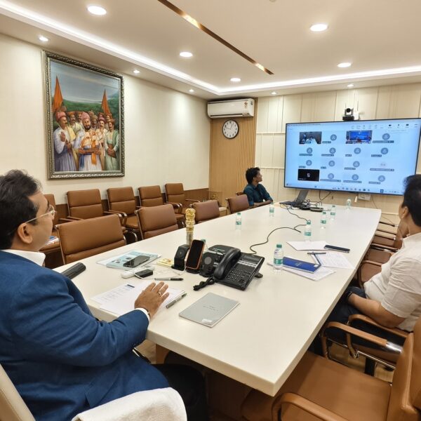 सिंधुदुर्गात वादळी पावसाचे थैमान; पालकमंत्री नितेश राणेंच्या उपस्थितीत तातडीची आढावा बैठक