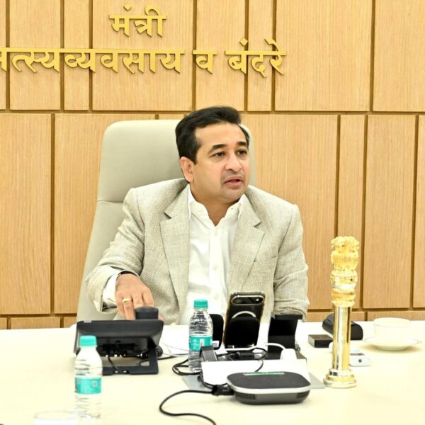 हरित जहाज पुनर्वापरासाठी मंत्रालयात महत्त्वपूर्ण बैठक; पालकमंत्री नितेश राणेंचे निर्देश