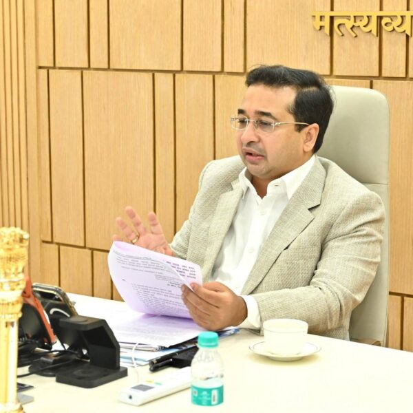 “गोवंश संरक्षणासाठी सिंधुदुर्गात कडक पावले; पालकमंत्री नितेश राणेंची उच्चस्तरीय बैठक”