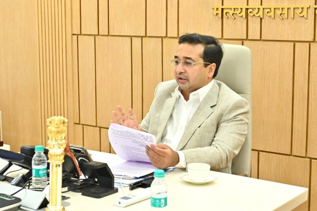 “गोवंश संरक्षणासाठी सिंधुदुर्गात कडक पावले; पालकमंत्री नितेश राणेंची उच्चस्तरीय बैठक”