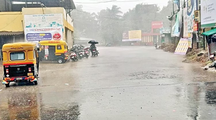 सिंधुदुर्गात अवकाळी पावसाचा धुमाकूळ; बाजारपेठा ठप्प, वाहतूक विस्कळीत