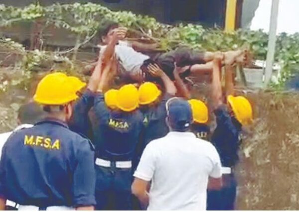 वेल्डींग करताना भीषण अपघात; अग्निशमन जवानांचे धाडस ठरले जीवनदायी
