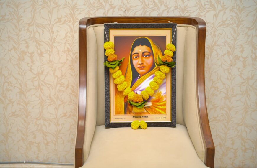 “विशाल परब यांच्या हस्ते अहिल्यादेवी होळकर प्रतिमापूजन; जयंती कार्यक्रम संपन्न”