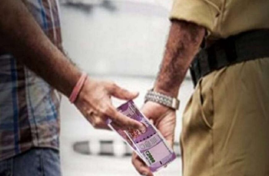 पुण्यात लाचखोरीचा धक्कादायक प्रकार; पोलिस कर्मचाऱ्याला दीड लाखांची लाच घेताना अटक