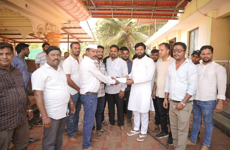 रेडी नागोळेवाडी शाळेला भाजपा युवा नेते विशाल परब यांची आर्थिक मदत