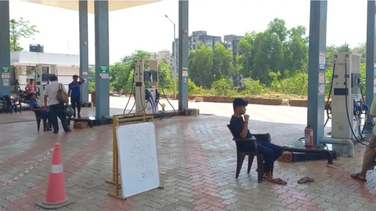 “कुडाळमध्ये इंधनाचा तुटवडा; वाहनधारकांची शहरभर धावपळ”