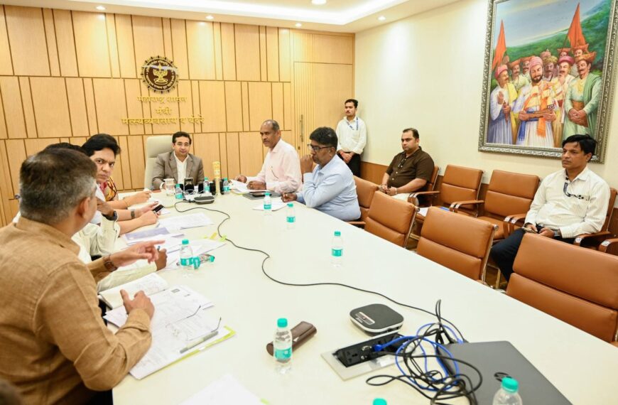 मत्स्यव्यवसाय नुकसानभरपाईला गती; पालकमंत्री नितेश राणेंचे अधिकाऱ्यांना कडक निर्देश
