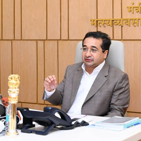 ऑनलाइन जुगार, मटका आणि गेमिंगवर कारवाईचा बडगा; मंत्रालयात पालकमंत्री नितेश राणेंच्या उपस्थित आढावा बैठक