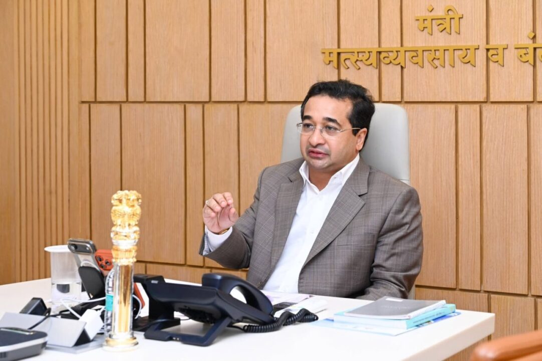 ऑनलाइन जुगार, मटका आणि गेमिंगवर कारवाईचा बडगा; मंत्रालयात पालकमंत्री नितेश राणेंच्या उपस्थित आढावा बैठक