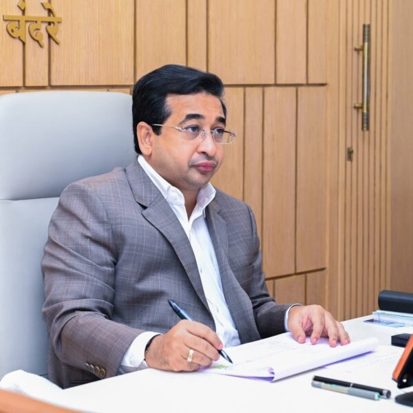 सिंधुदुर्गला ‘आरोग्यसंपन्न जिल्हा’ बनवण्याचा निर्धार; पालकमंत्री नितेश राणेंच्या बैठकीत महत्त्वाचे निर्देश