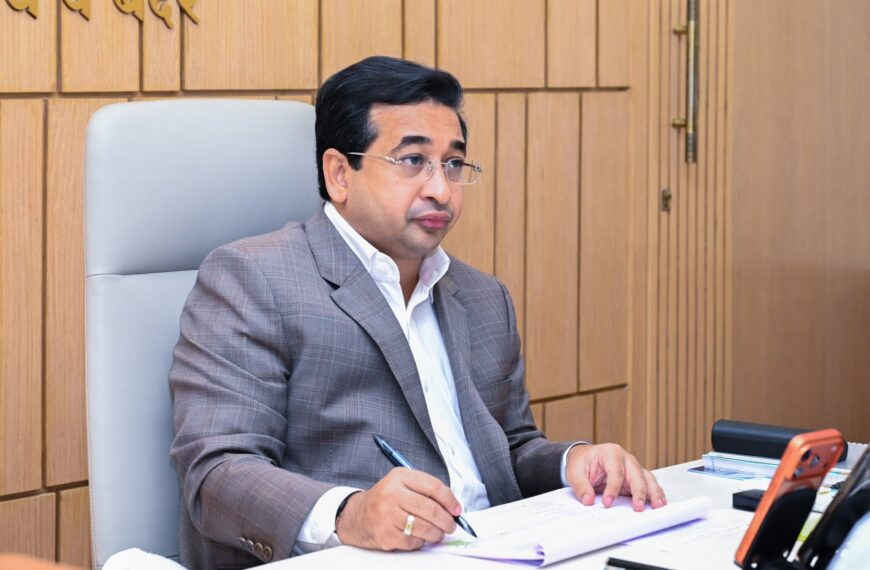 सिंधुदुर्गला ‘आरोग्यसंपन्न जिल्हा’ बनवण्याचा निर्धार; पालकमंत्री नितेश राणेंच्या बैठकीत महत्त्वाचे निर्देश