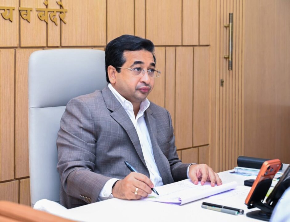सिंधुदुर्गला ‘आरोग्यसंपन्न जिल्हा’ बनवण्याचा निर्धार; पालकमंत्री नितेश राणेंच्या बैठकीत महत्त्वाचे निर्देश