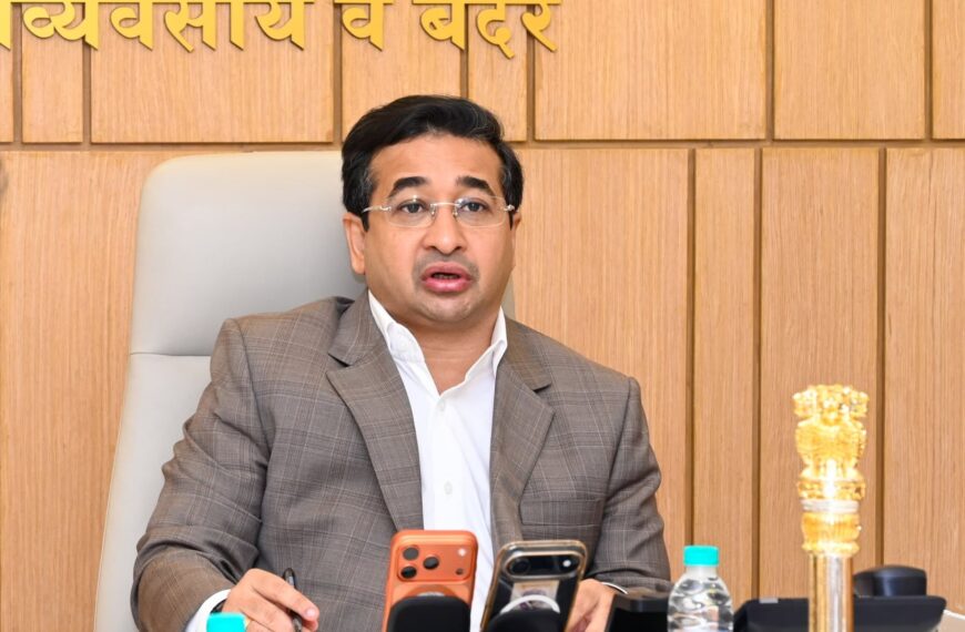 सिंधुदुर्गच्या विकासकामांवर पालकमंत्री नितेश राणेंची कडक नजर; प्रलंबित कामांबाबत अधिकाऱ्यांना स्पष्ट आदेश!