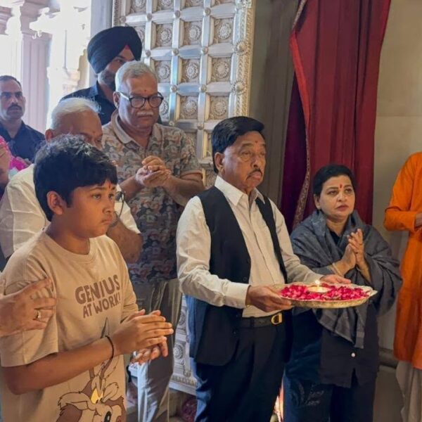 मोदींच्या दीर्घायुष्यासाठी अंबे माता मंदिरात विशेष प्रार्थना; राणे कुटुंबीयांची उपस्थिती