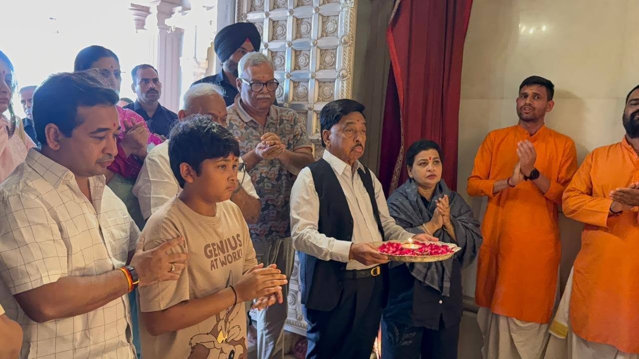 मोदींच्या दीर्घायुष्यासाठी अंबे माता मंदिरात विशेष प्रार्थना; राणे कुटुंबीयांची उपस्थिती