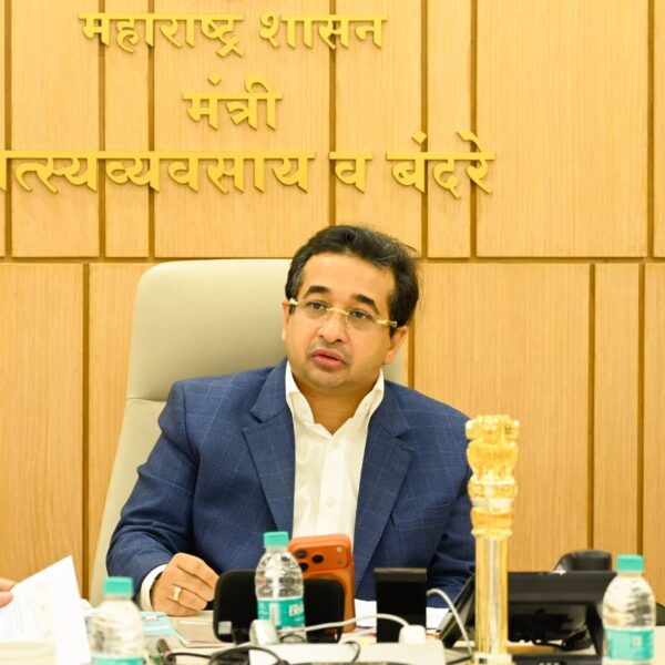 मत्स्यव्यवसाय, जलशेती आणि मच्छिमार कल्याणाला प्राधान्य; मंत्री नितेश राणे यांच्या उपस्थितीत आढावा बैठक