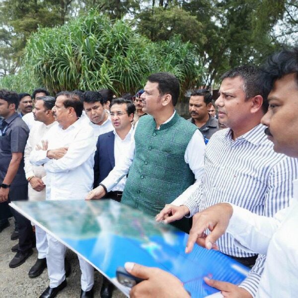 मुख्यमंत्री फडणवीसांची वाढवण बंदर प्रकल्पाला भेट; मंत्री नितेश राणेंसोबत विकासकामांचा आढावा