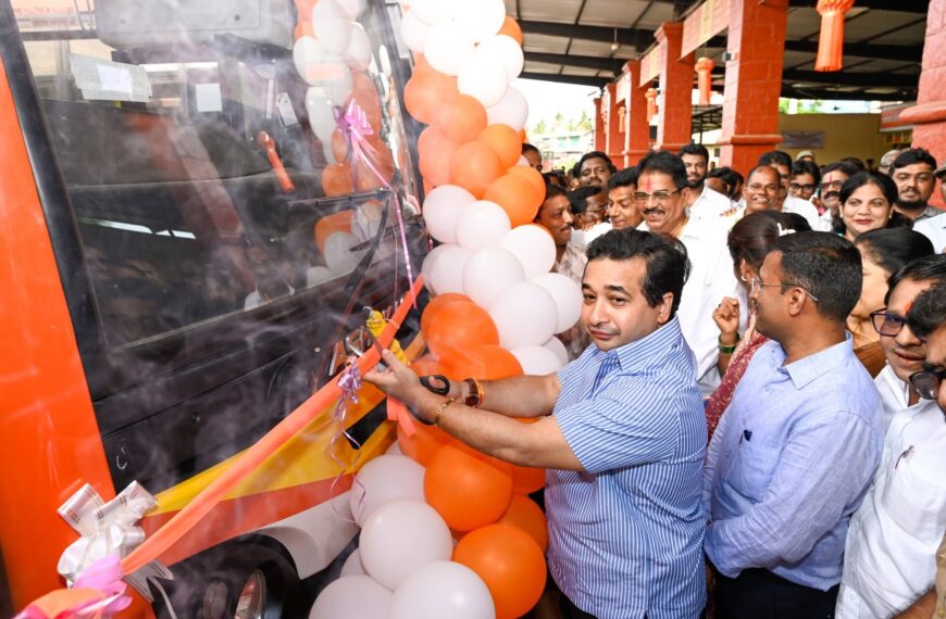 देवगडात मंत्री नितेश राणेंच्या हस्ते ‘राजमाता जिजाऊ’ एसटी गाड्यांचे लोकार्पण