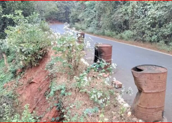 बांधकाम विभागाच्या हलगर्जीपणामुळे गुळदुवेतील रस्ता बनला संकटाचा मार्ग