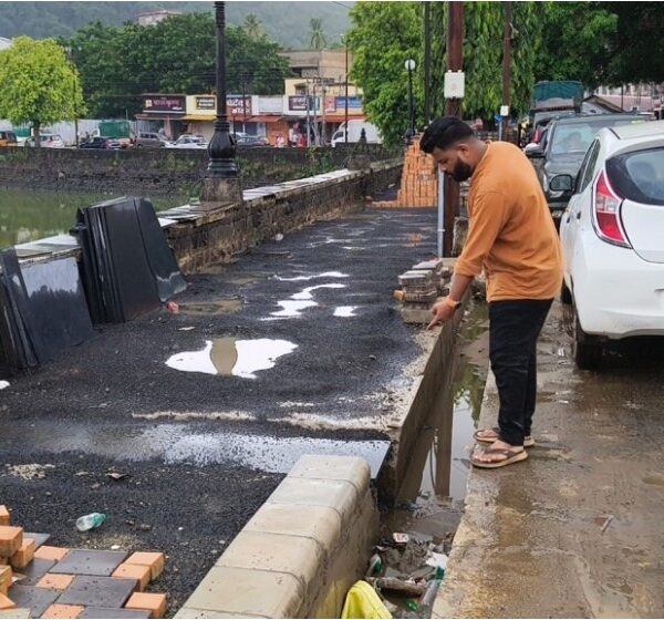 सेल्फी पॉईंटजवळ निकृष्ट काम? मोती तलाव फुटपाथ वादाच्या भोवऱ्यात