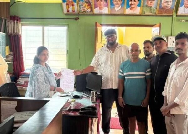 आचर्‍यात मोकाट गुरांचा प्रश्न ऐरणीवर; ग्रामस्थांचे निवेदन