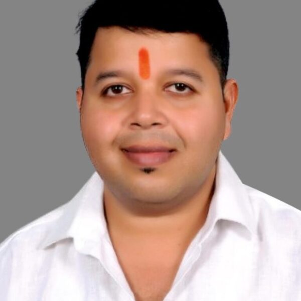 संत राऊळ महाराज महाविद्यालय ते एमआयडीसी मार्गावरील चौपदरीकरण रस्त्यावर दिशादर्शक फलक व रिफ्लेक्टर बसविण्याची शिवसेनेची मागणी