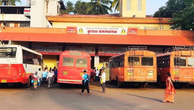 मालवण-कुडाळ रेल्वे स्टेशन एसटी सेवा पुन्हा सुरू करा; प्रवाशांची जोरदार मागणी